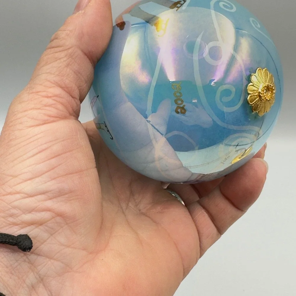 Li Bien 2002 Ice Skaters Inside Painted Glass Ornament Iridescent Blue Velvet Bx